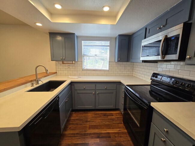 Foto del edificio - Upgraded 1 bed/ 1 bath Condo in East Orang...