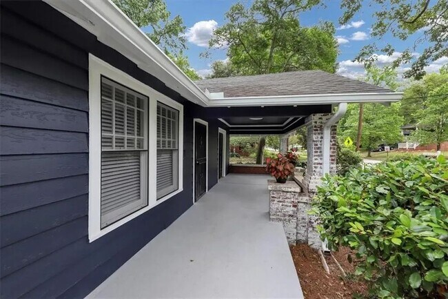 Building Photo - 917 Rose Cir SW
