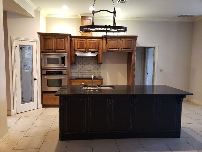 Foto del edificio - MOVE IN SPECIAL FOR SEPTEMBER MOVE INS! 3 Bedroom, 2 Bath, 2 Car Garage - SELF TOURS AVAILABLE NOW!