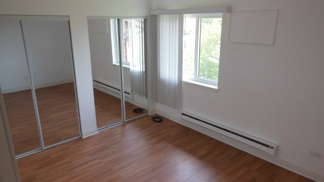 Foto del edificio - 1851 N Green Ln N