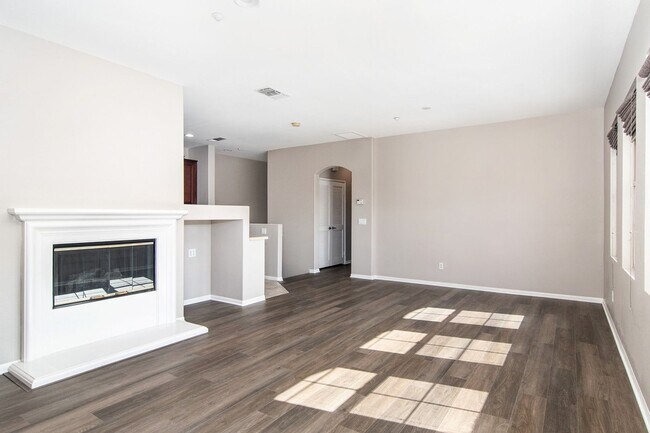 Foto del edificio - Nicely upgraded townhouse in resort-like E...