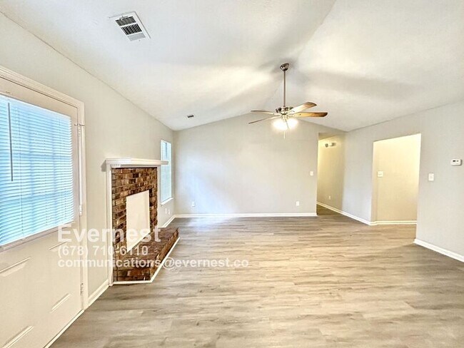 Building Photo - 1490 Carriage Ln