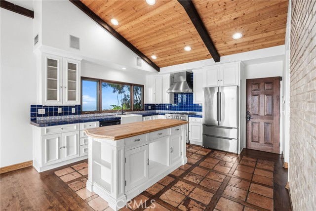 Foto del edificio - 2575 Temple Hills Dr