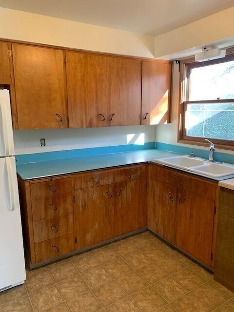 Building Photo - Available Now! 3 bedroom ~ 1.5 Bathroom Ho...