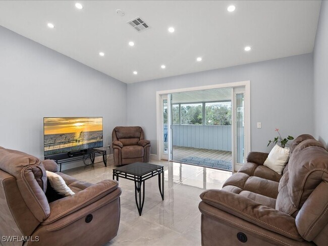 Foto del edificio - 220 39th Ave NW
