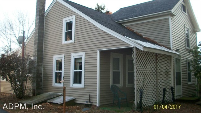 Building Photo - 943 E Broadway