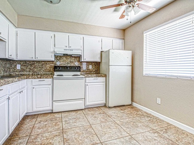 Building Photo - 1535 W Desert Cove Ave