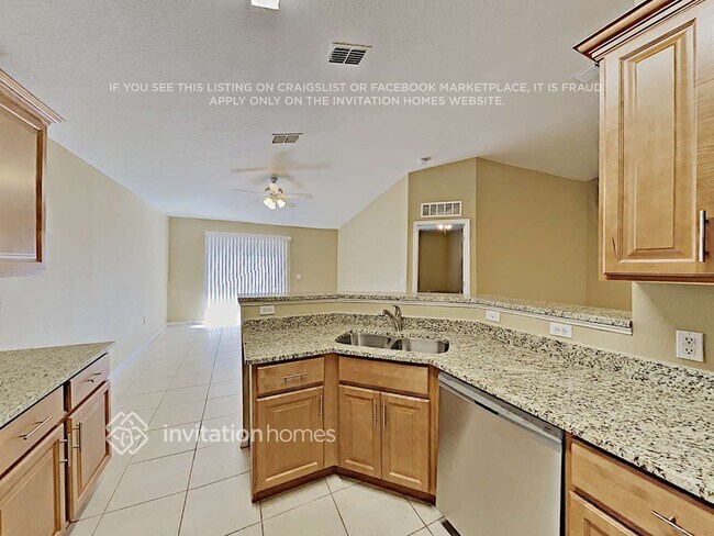 Foto del edificio - 308 Thomasdale Ave