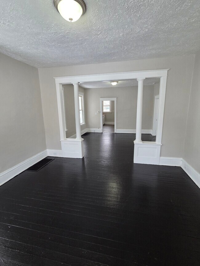 Foto del edificio - 295 Mason Ave