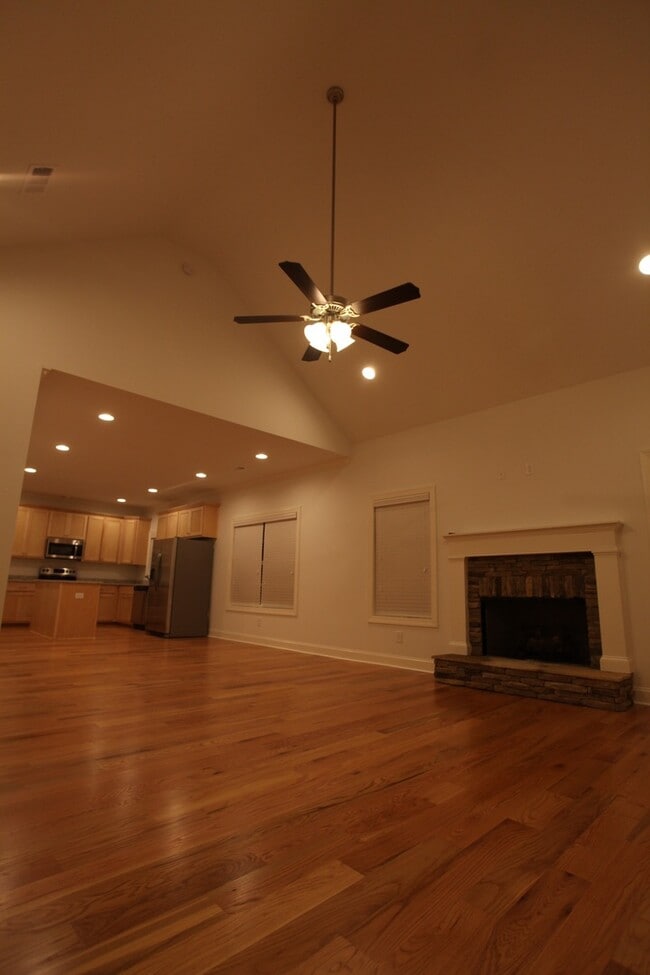 Building Photo - 1099 Runningvine Ln