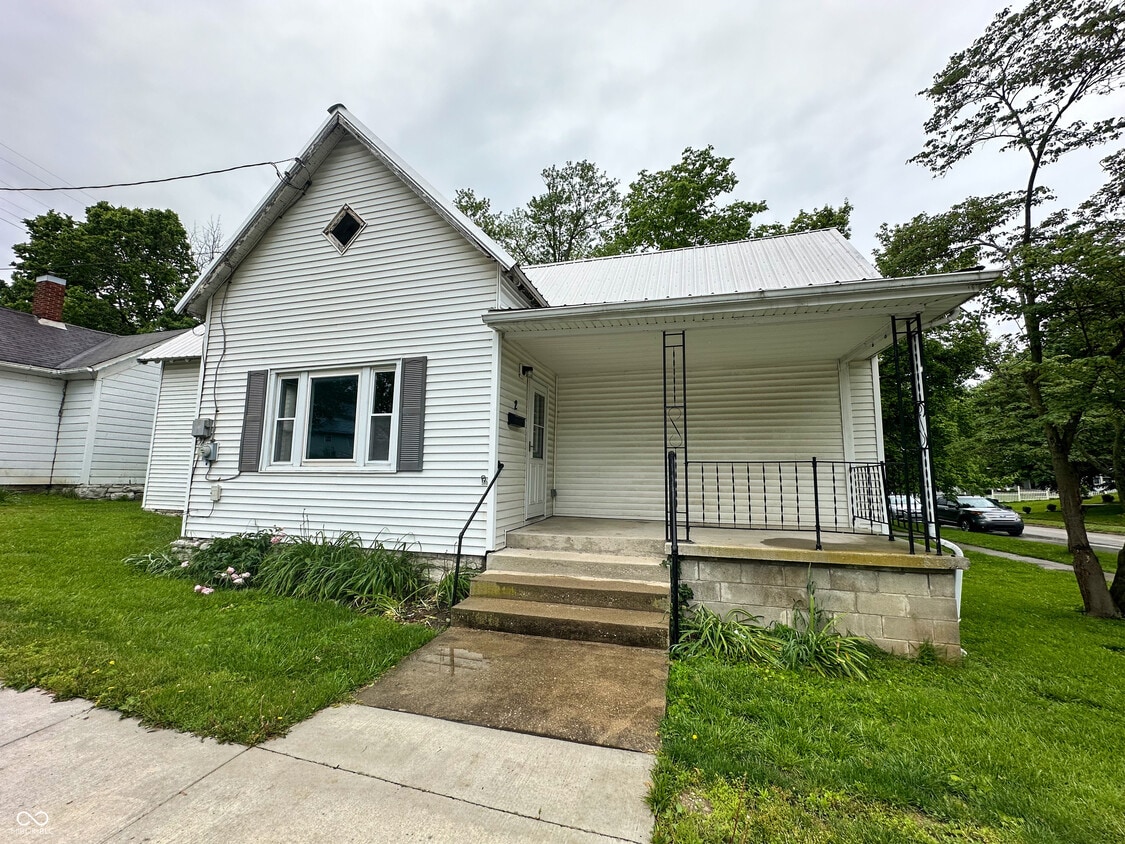 Primary Photo - 2 S Madison St