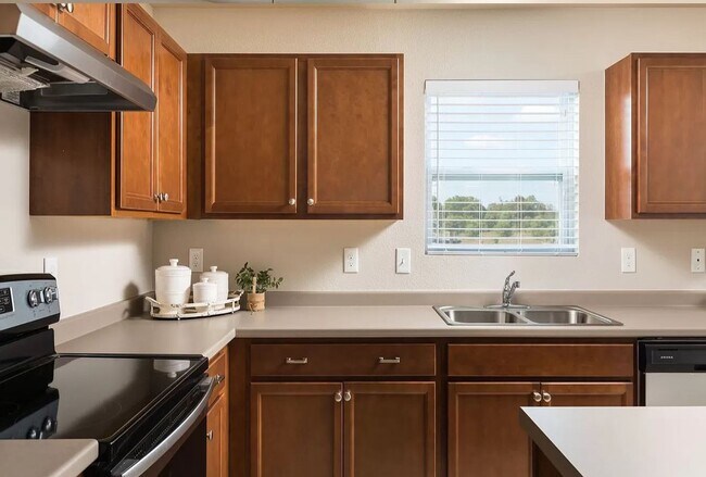 Building Photo - Newer 2000 sq ft 4 bedroom home for Lease