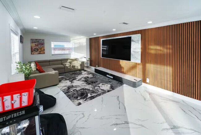 Foto del edificio - 651 NW 42nd Ave