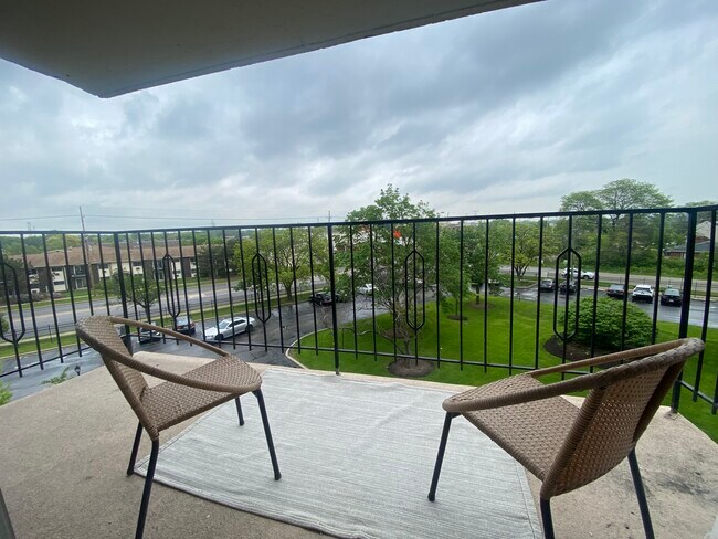 Large Balcony with views - 8801 W Golf Rd