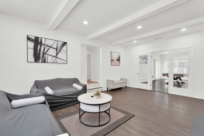 Foto del edificio - 3BD ROOM RANCH - PRIVATE LOT - FURNISHED - BLOOMFIELD HILLS