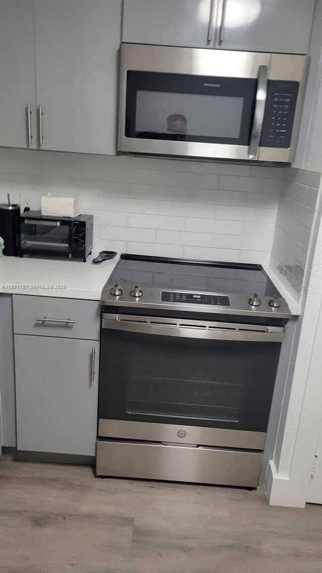 Foto del edificio - 4158 Inverrary Dr