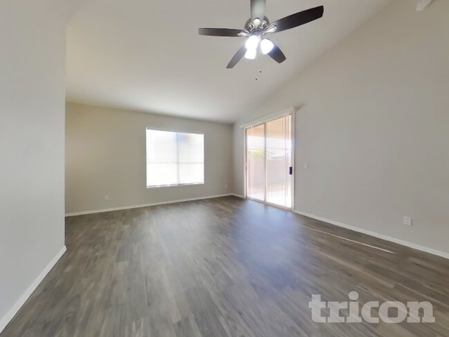Foto del edificio - 8961 W Kathleen Rd