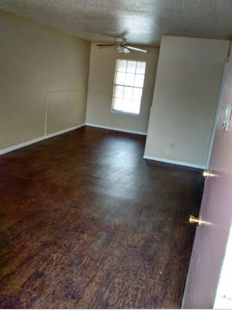Building Photo - 2121 Handley Dr