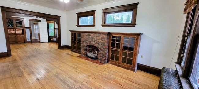 Living room - 681 Lawson Ave E