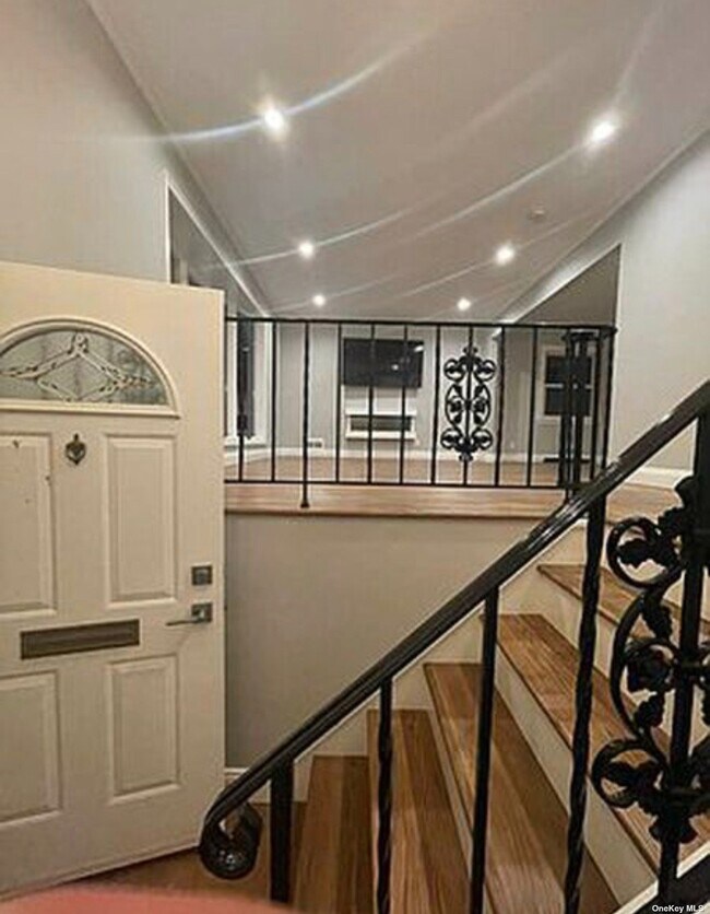 Foto del edificio - 141-64 South Dr