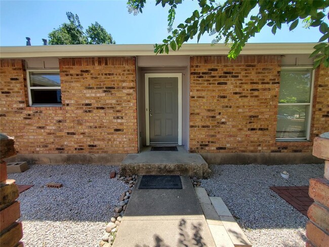 Building Photo - 12907 Lamplight Village Ave