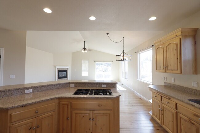 Building Photo - 3/2 Home SW Redmond near the Greens