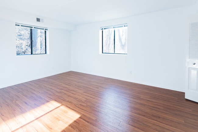 Building Photo - Bridgewater Apartments