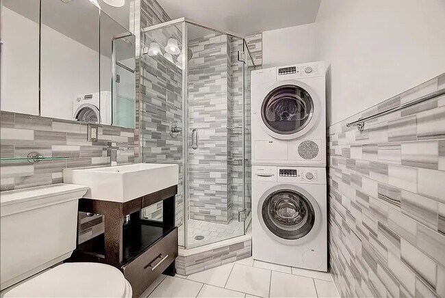 Foto del edificio - 290 W 12th St