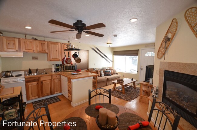 Building Photo - 1 br, 1 bath House - 9 Yacht Club Condos 4...