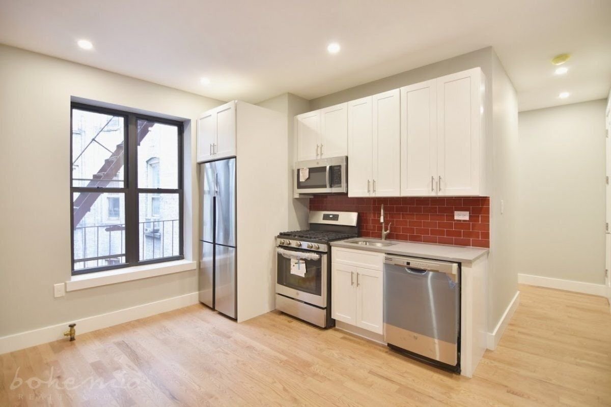 Primary Photo - 121 Vermilyea Avenue