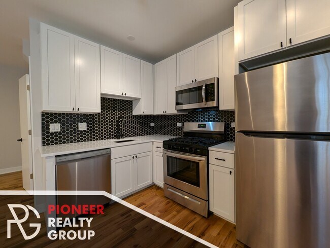 Foto del edificio - 648 W Wrightwood Ave