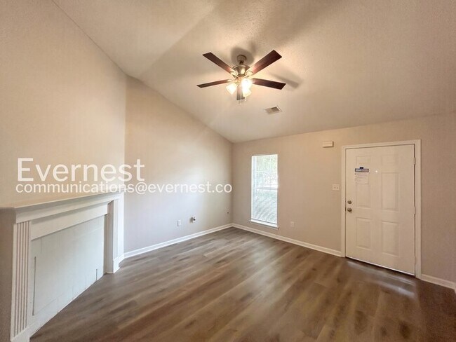 Foto del edificio - 10721 Ridgefield Dr