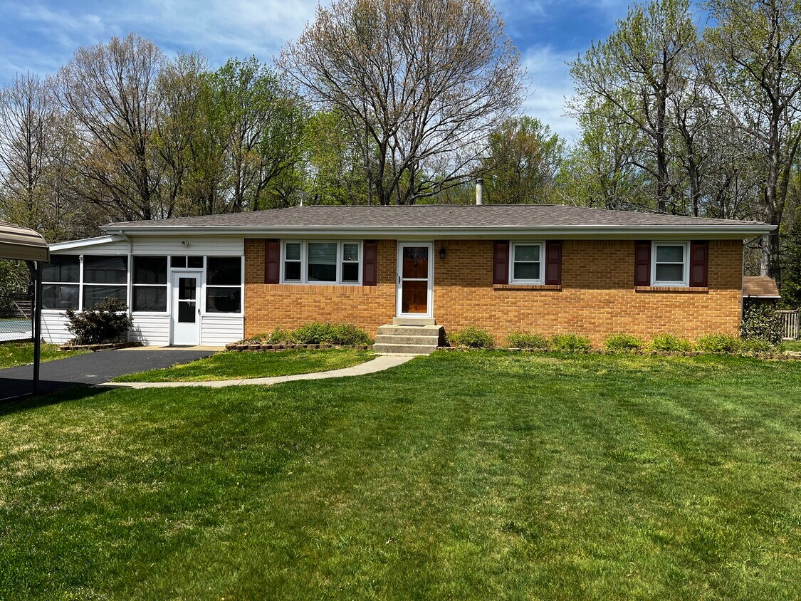 Primary Photo - 8855 Dubois Rd
