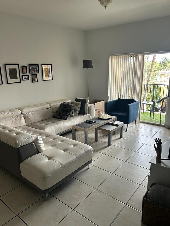 Foto del edificio - 7290 NW 114th Ave