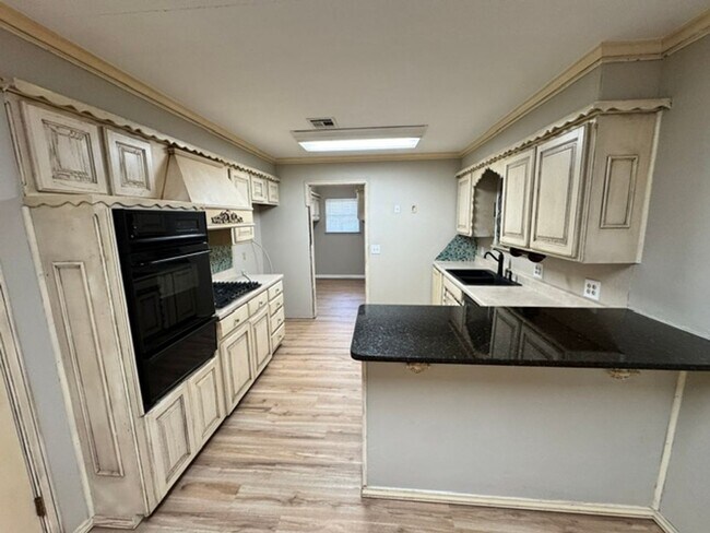 Foto del edificio - 2204 Edgewood Dr