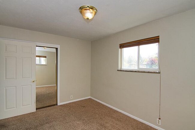 Foto del edificio - 955 Hillview Dr