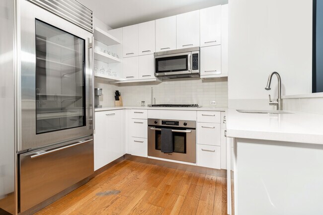 Building Photo - 635 W 42nd St