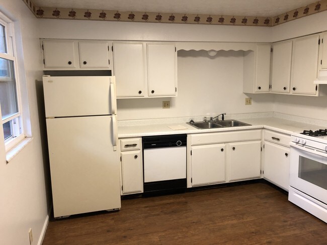 kitchen - 608 W Virginia Ave