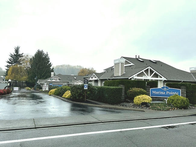 Building Photo - Elegant Gated Townhome with Main-Floor Primary Suite at Marina Pointe Kent