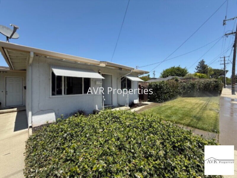 Primary Photo - Fantastic Single story duplex south of Dow...