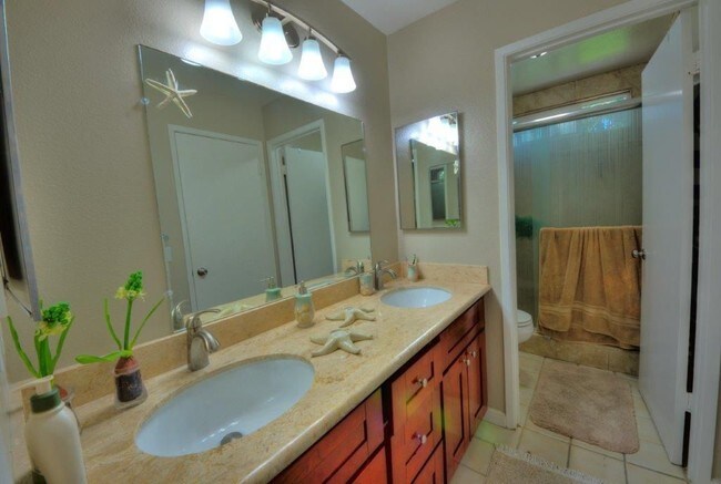 Foto del edificio - 6463 Applegate Dr