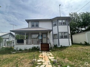 Building Photo - 803 N Hackberry St