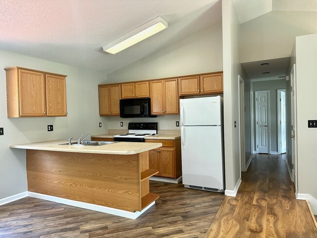 Building Photo - 3 bed/2bath in Jonesborough, TN, large bon...