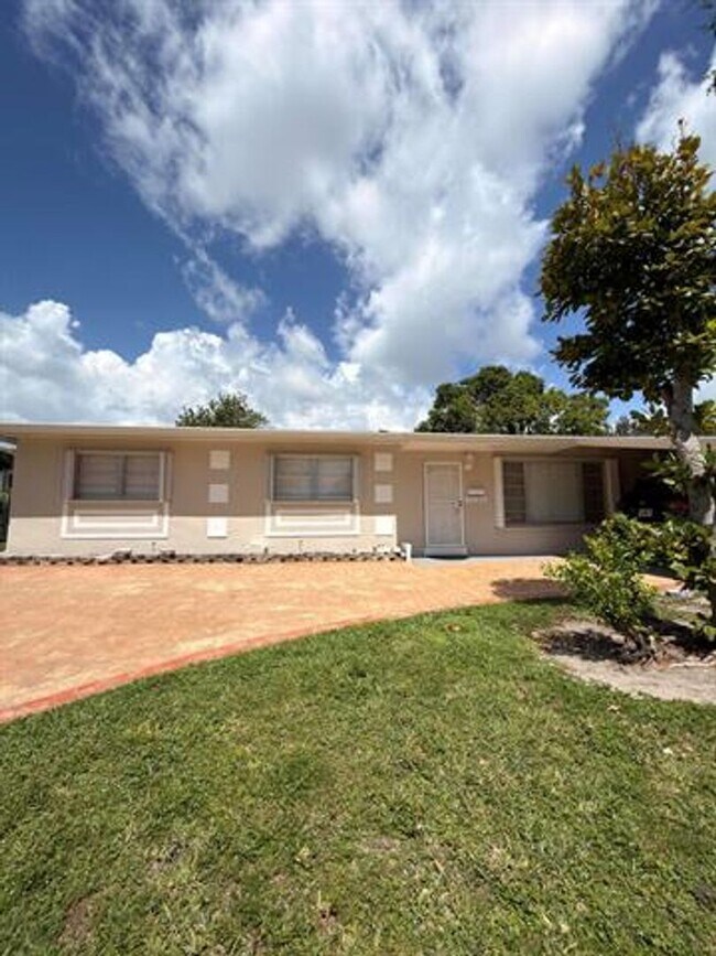 Building Photo - 7500 SW 98th Ct