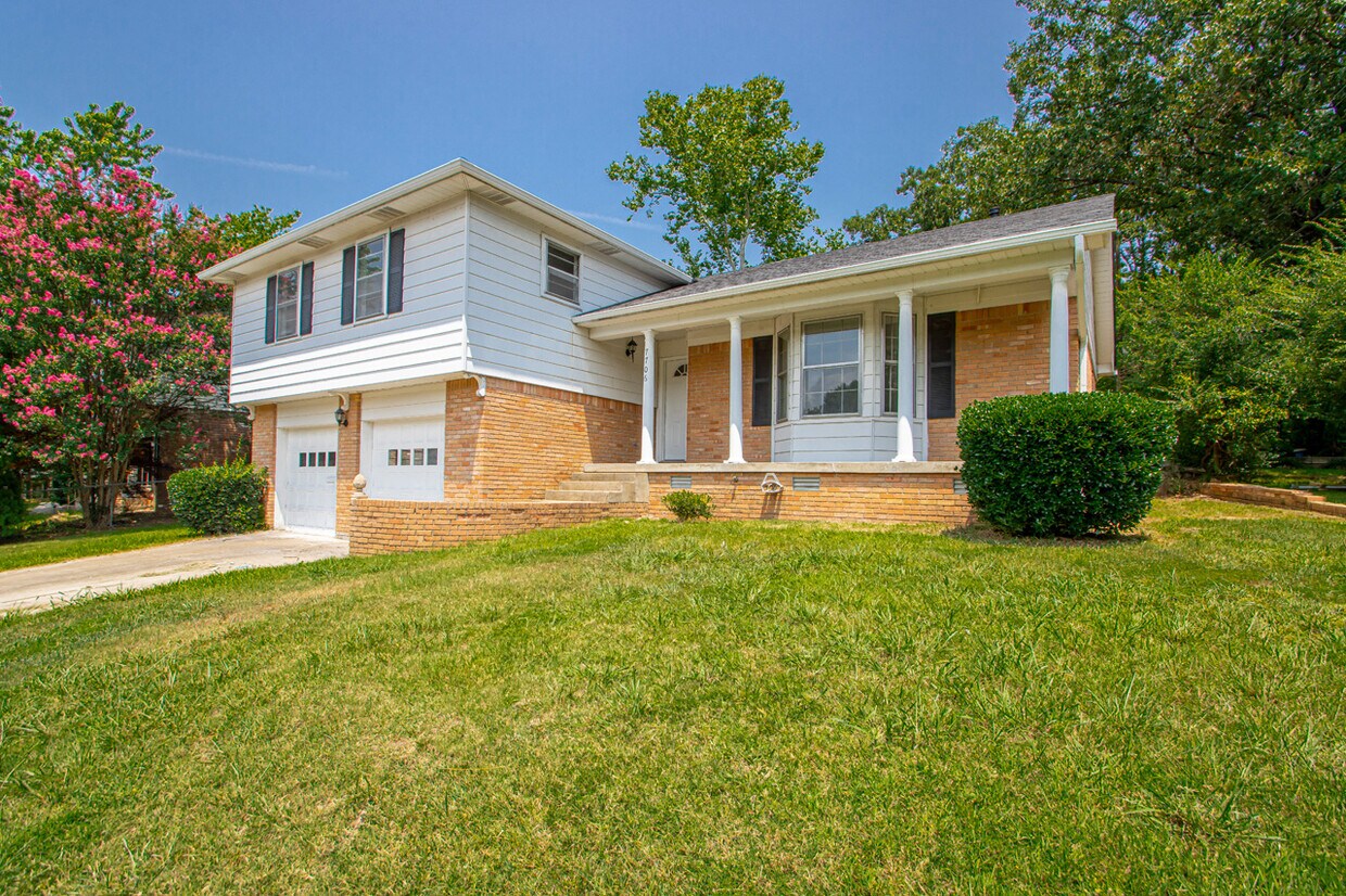 Primary Photo - 7706 Leawood Blvd