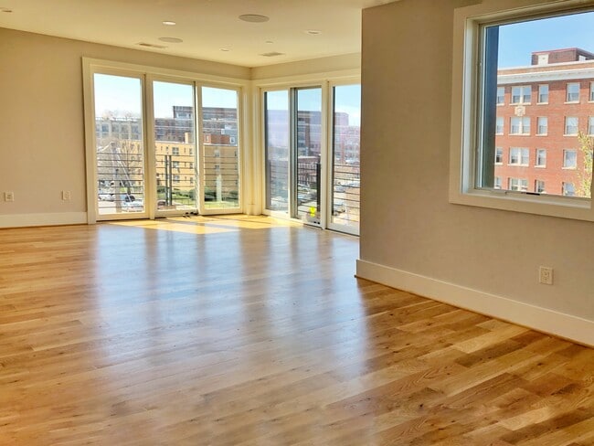 Building Photo - 3801 New Hampshire Ave NW