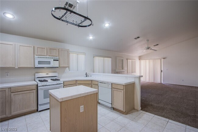 Foto del edificio - 7225 Palatial Ave