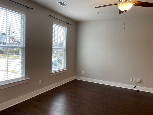 Foto del edificio - 1035 Saddlestone Dr