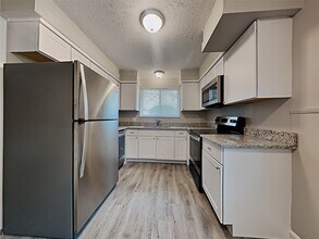 Building Photo - 15914 Ridgeroe Ln