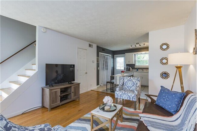 Foto del edificio - 808B Riverside Dr